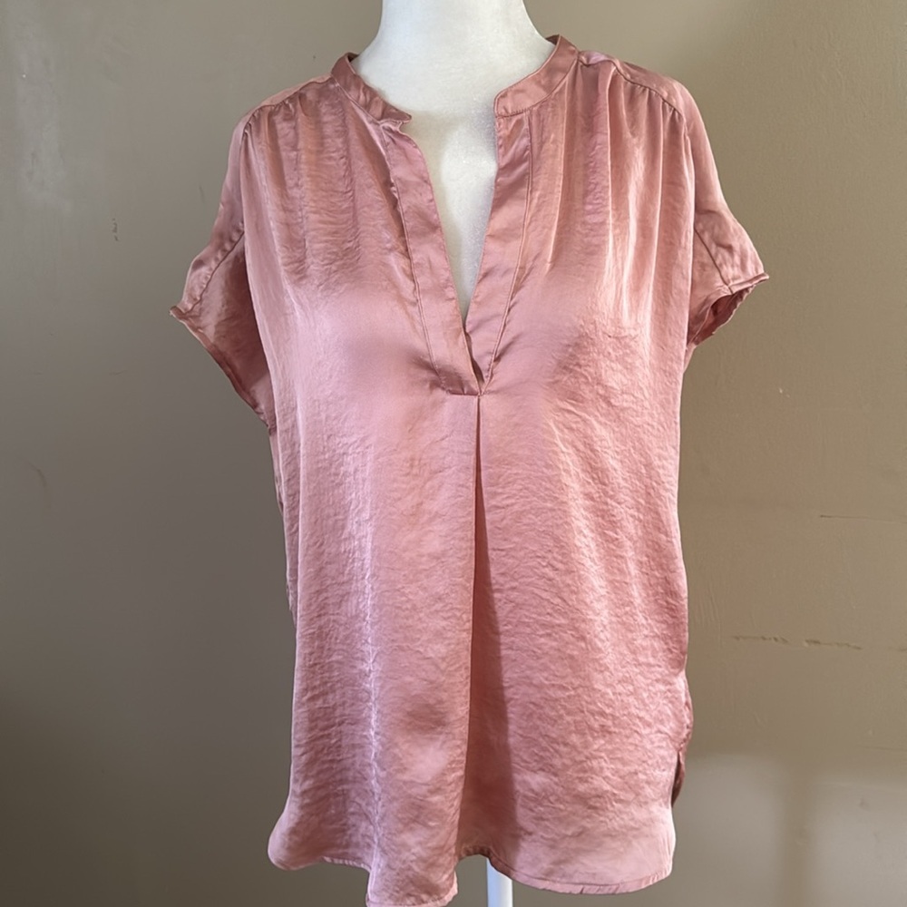 LUCKY BRAND Open Neck Women's Pink Blouse
Size Medium
